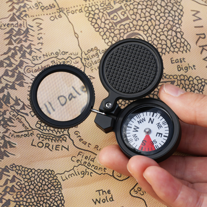 Loki-Nav: Titanio | Bussola Sostituibile, Lente d'Ingrandimento Ruotabile e Tappo 3-in-1