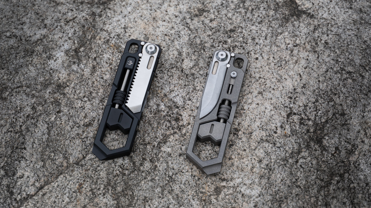 Spedizione Mar 2026 (Pre-ordine) : Sawg — Sega, Coltello, Chiave, Leva. Compatto e Sottile.